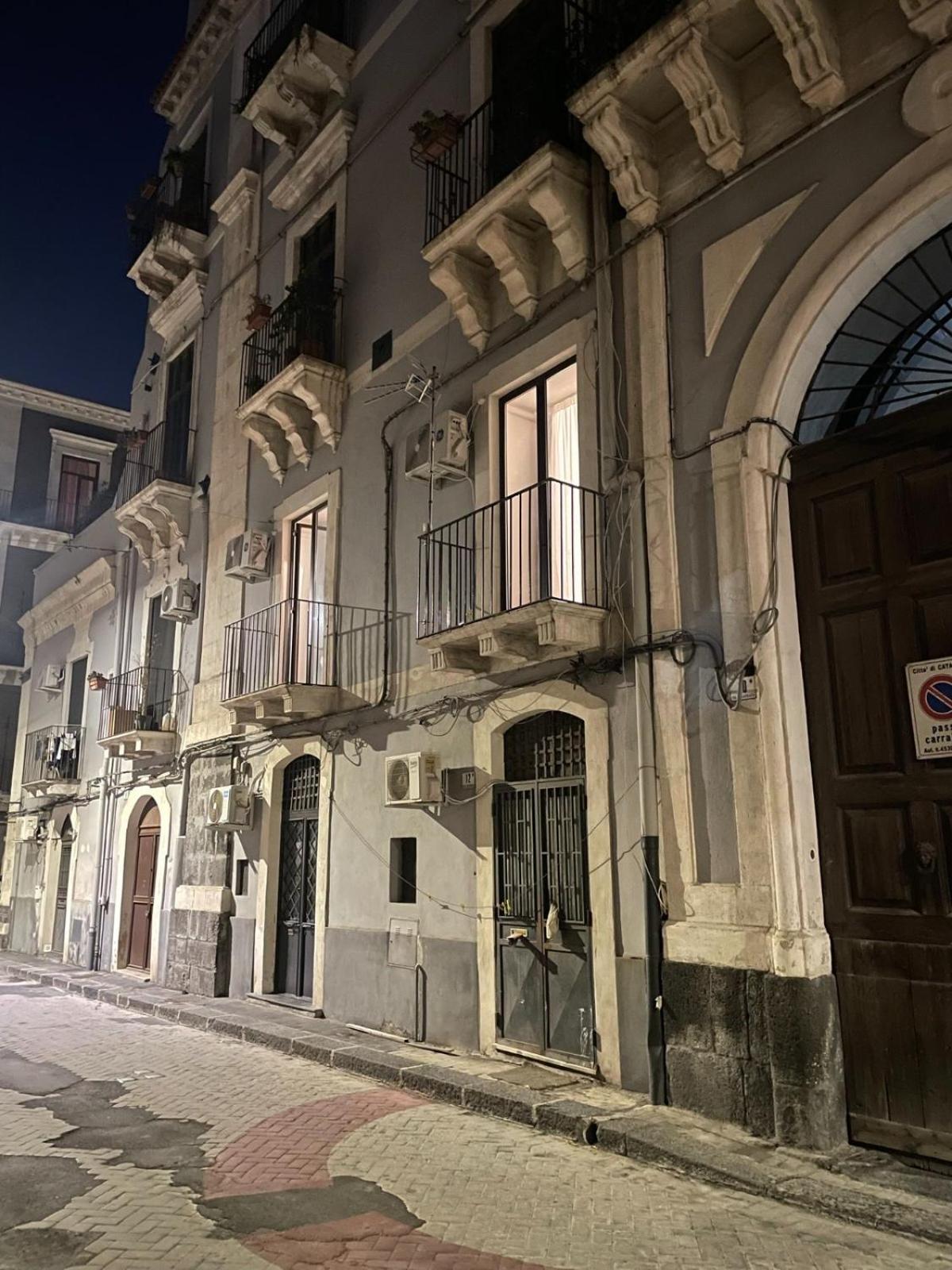 La Casa Di Carta Al Duomo Apartment คาตาเนีย ภายนอก รูปภาพ